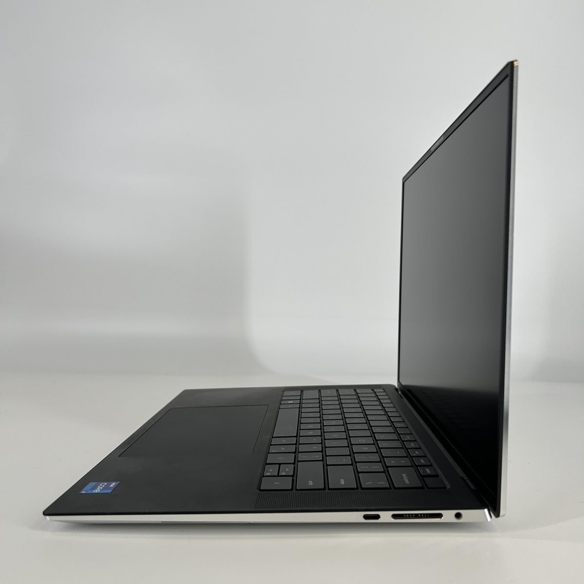 Dell XPS 15 9520 Silver 2.3 GHz Intel Core i7 12th Gen. 16GB RAM 512GB Solid State Drive NVIDIA GeForce RTX 3050 4 GB