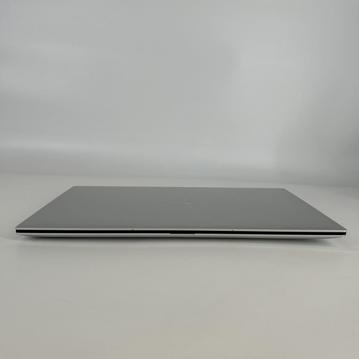 Dell XPS 15 9520 Silver 2.3 GHz Intel Core i7 12th Gen. 16GB RAM 512GB Solid State Drive NVIDIA GeForce RTX 3050 4 GB