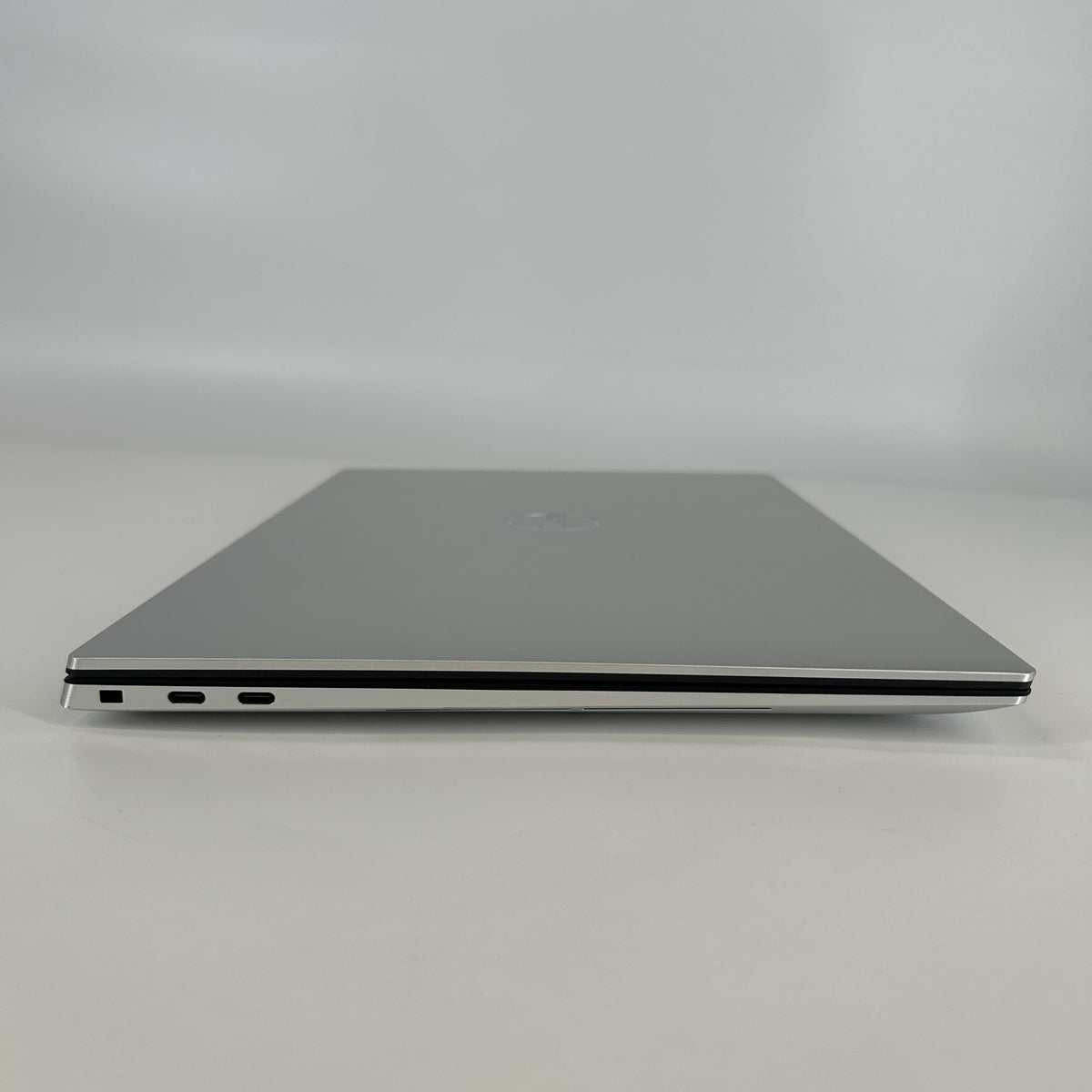 Dell XPS 15 9520 Silver 2.3 GHz Intel Core i7 12th Gen. 16GB RAM 512GB Solid State Drive NVIDIA GeForce RTX 3050 4 GB