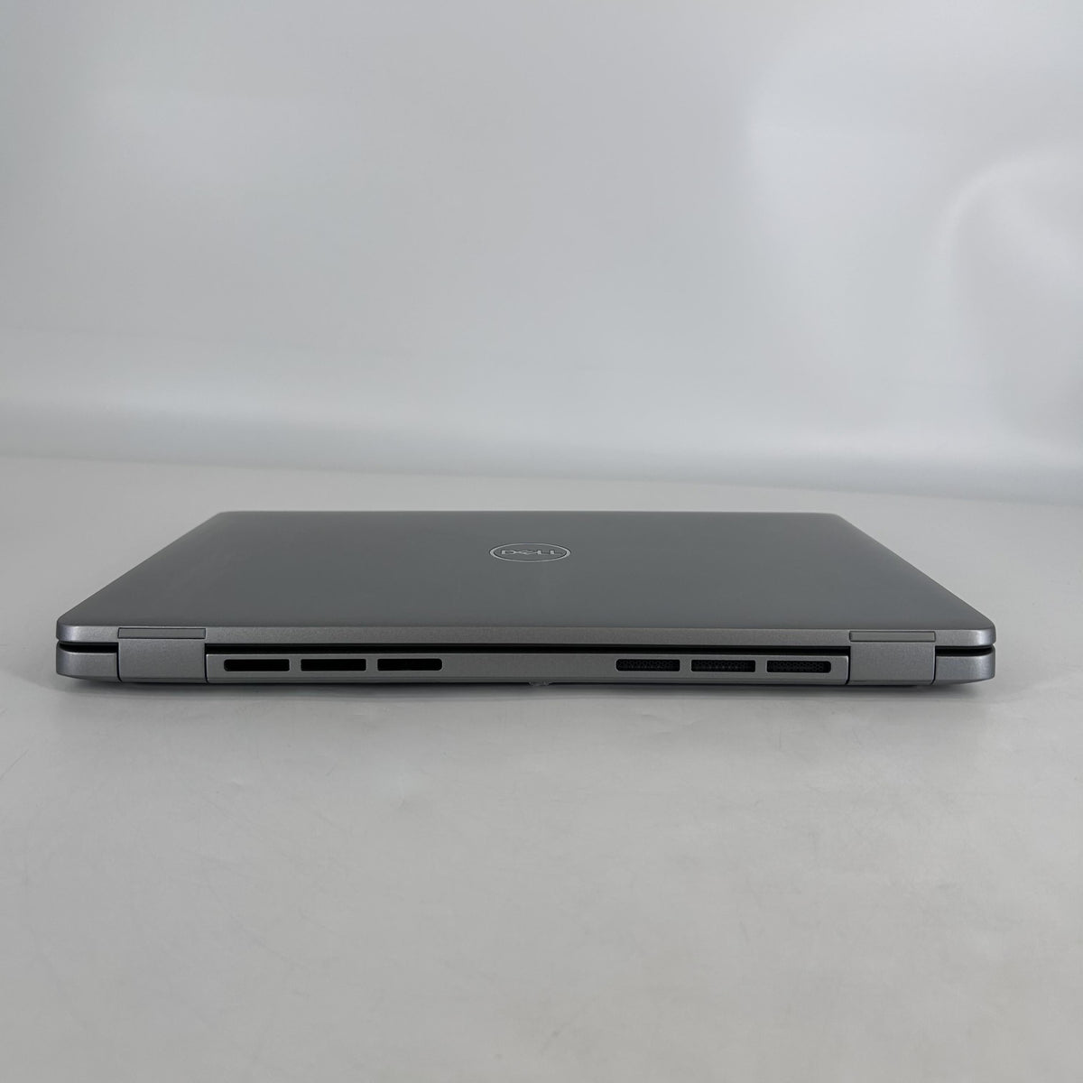 Dell Latitude 5450 14 Gray 1.7 GHz Intel Core Ultra 7 16GB RAM 512GB Solid State Drive