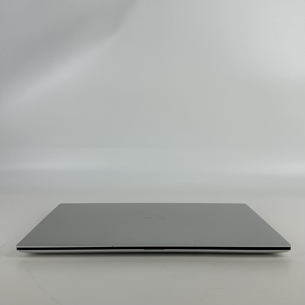 Dell XPS 15 9520 Silver 2.3 GHz Intel Core i7 12th Gen. 16GB RAM 512GB Solid State Drive NVIDIA GeForce RTX 3050 4 GB