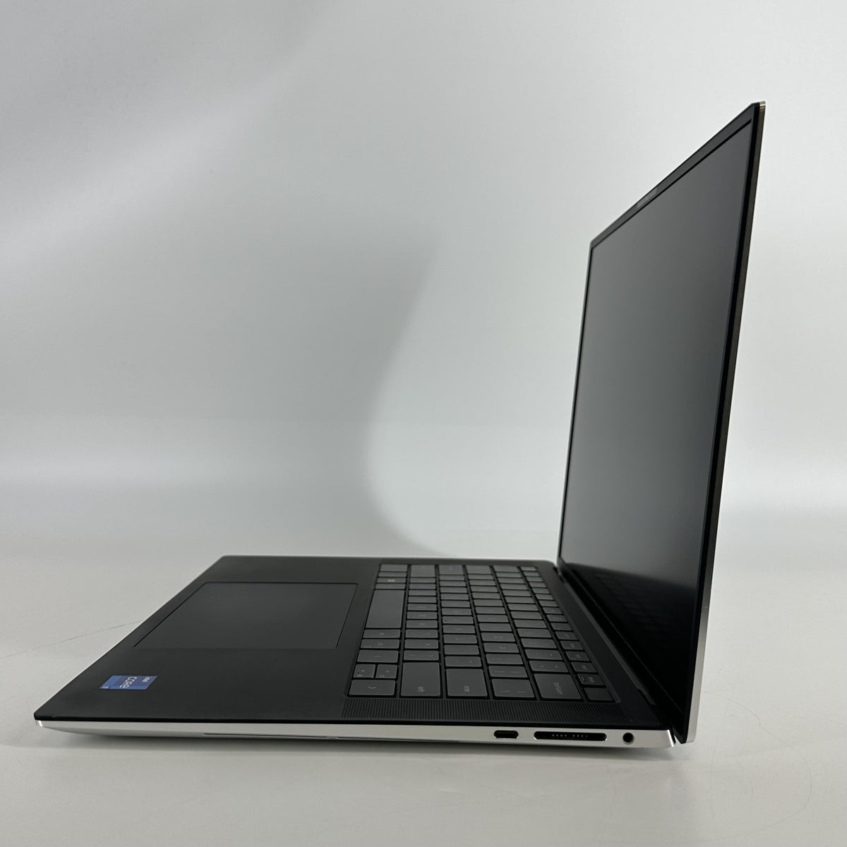 Dell XPS 15 9520 Silver 2.3 GHz Intel Core i7 12th Gen. 16GB RAM 512GB Solid State Drive NVIDIA GeForce RTX 3050 4 GB