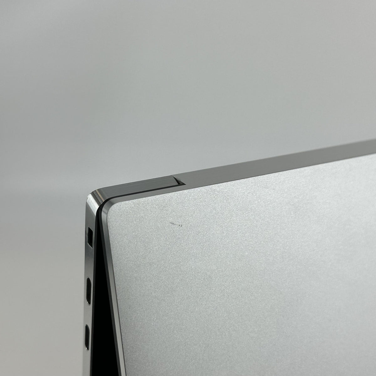 Dell XPS 15 9520 Silver 2.3 GHz Intel Core i7 12th Gen. 16GB RAM 512GB Solid State Drive NVIDIA GeForce RTX 3050 4 GB