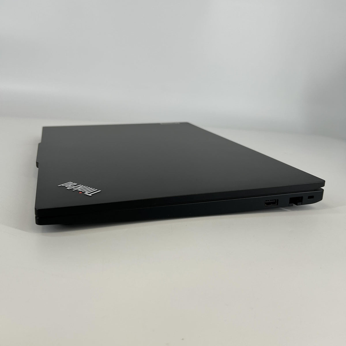 Lenovo ThinkPad E16 Gen 2 Black 2.7 GHz AMD Ryzen 7 7735U 16GB RAM 512GB Solid State Drive
