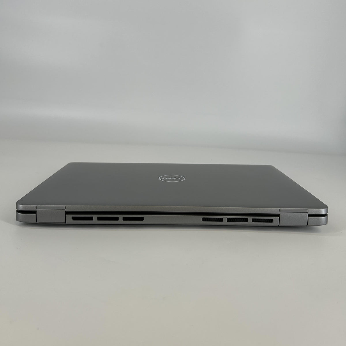 Dell Latitude 5450 14 Gray 1.7 GHz Intel Core Ultra 7 16GB RAM 512GB Solid State Drive