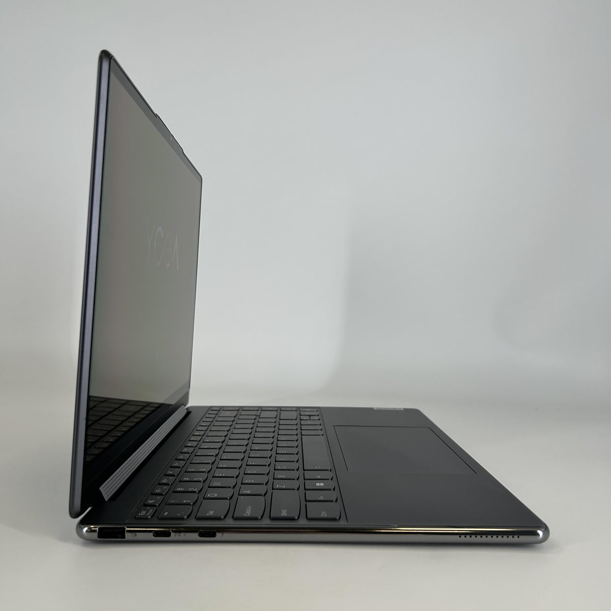 Lenovo Yoga 9i 14 Gray 2.2 GHz Intel Core i7 13th Gen. 16GB RAM 1TB Solid State Drive