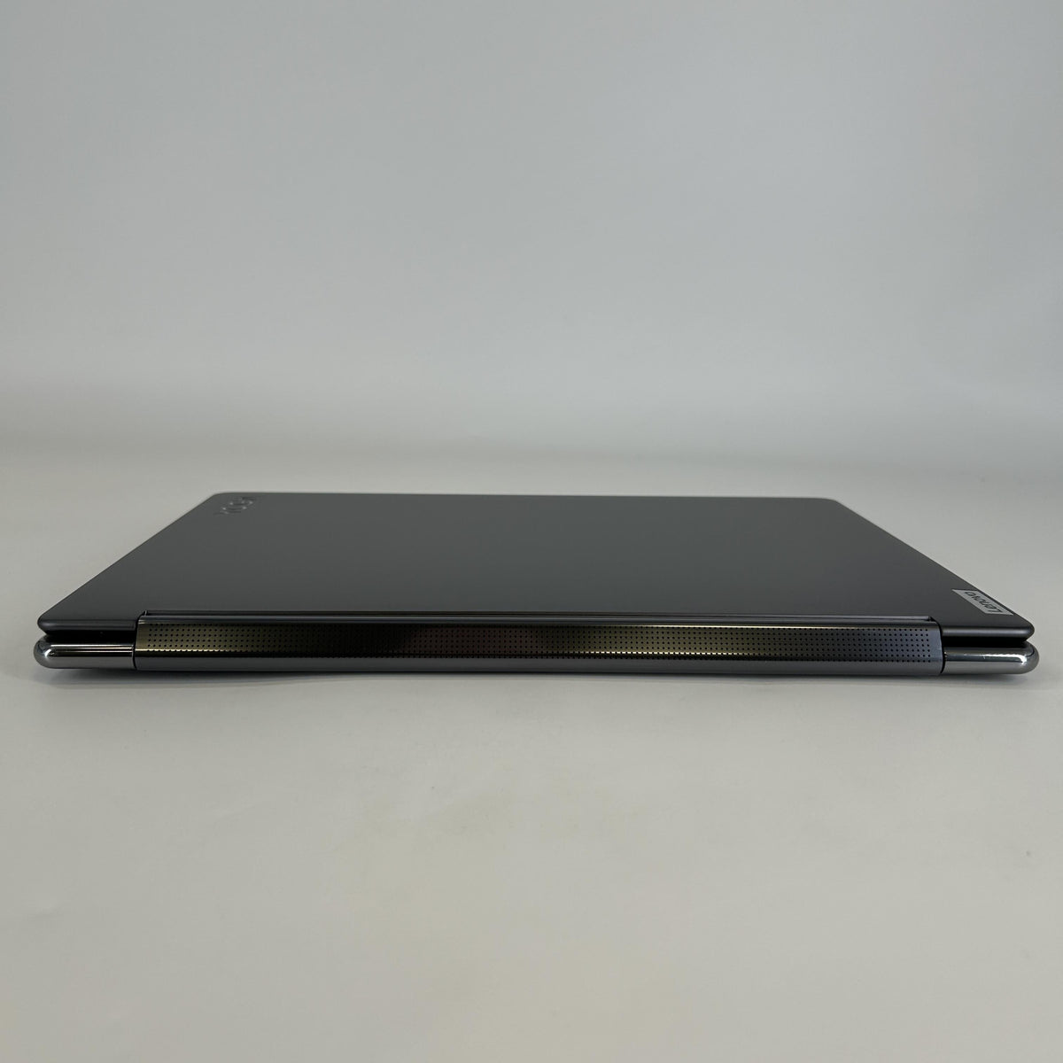 Lenovo Yoga 9i 14 Gray 2.2 GHz Intel Core i7 13th Gen. 16GB RAM 1TB Solid State Drive