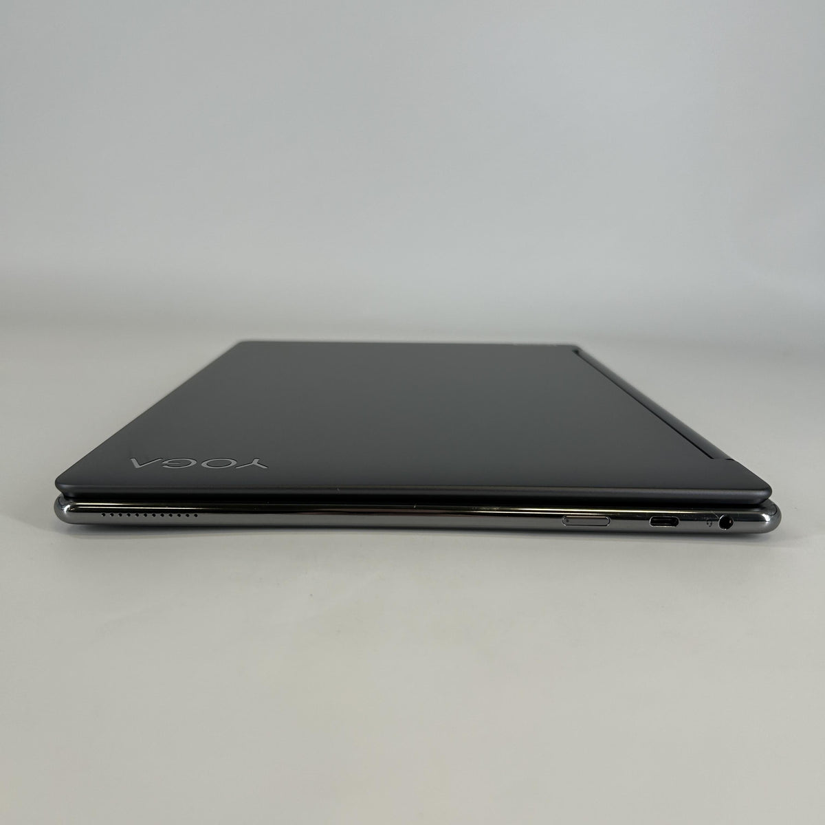 Lenovo Yoga 9i 14 Gray 2.2 GHz Intel Core i7 13th Gen. 16GB RAM 1TB Solid State Drive
