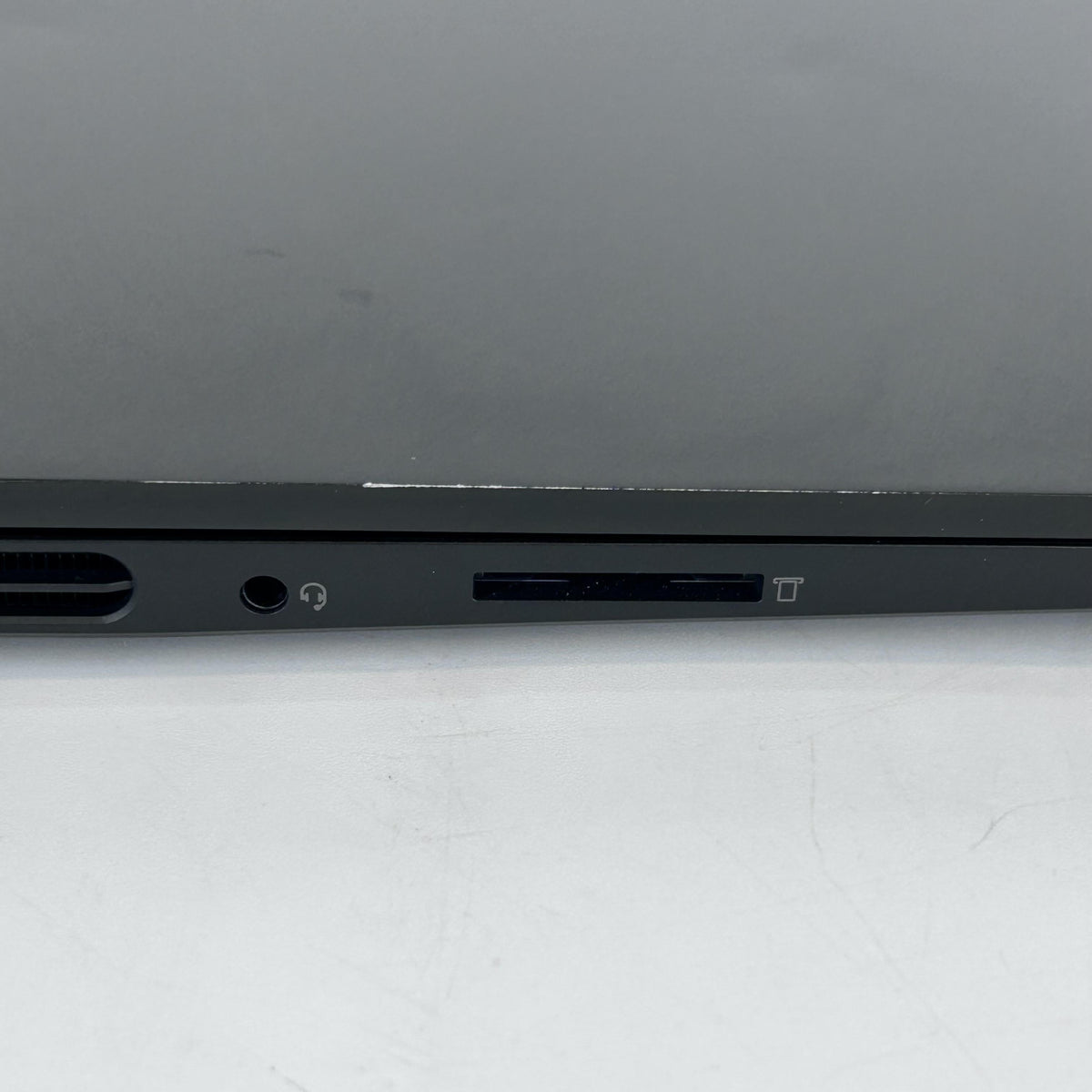 Lenovo Legion Slim 7 15.6 Black 3.2 GHz AMD Ryzen 7 5800H 16GB RAM 512GB Solid State Drive NVIDIA GeForce RTX 3060 6 GB