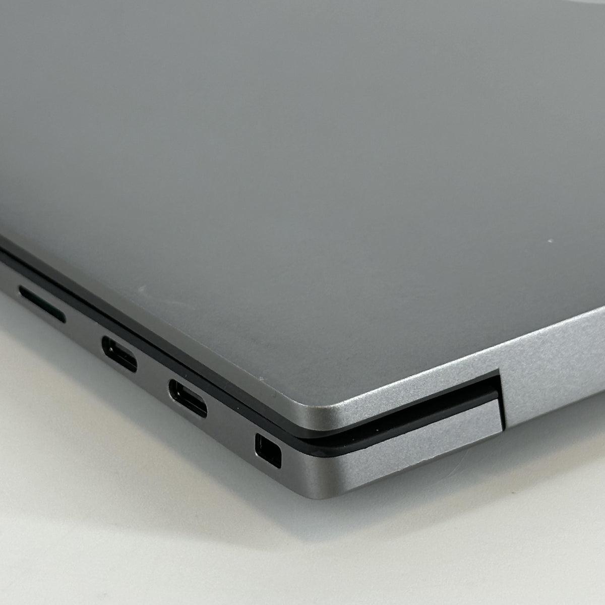 Dell Precision 5490 14 Gray 3.8 GHz Intel Core Ultra 7 32GB RAM 512GB Solid State Drive NVIDIA RTX 1000 Ada 6 GB