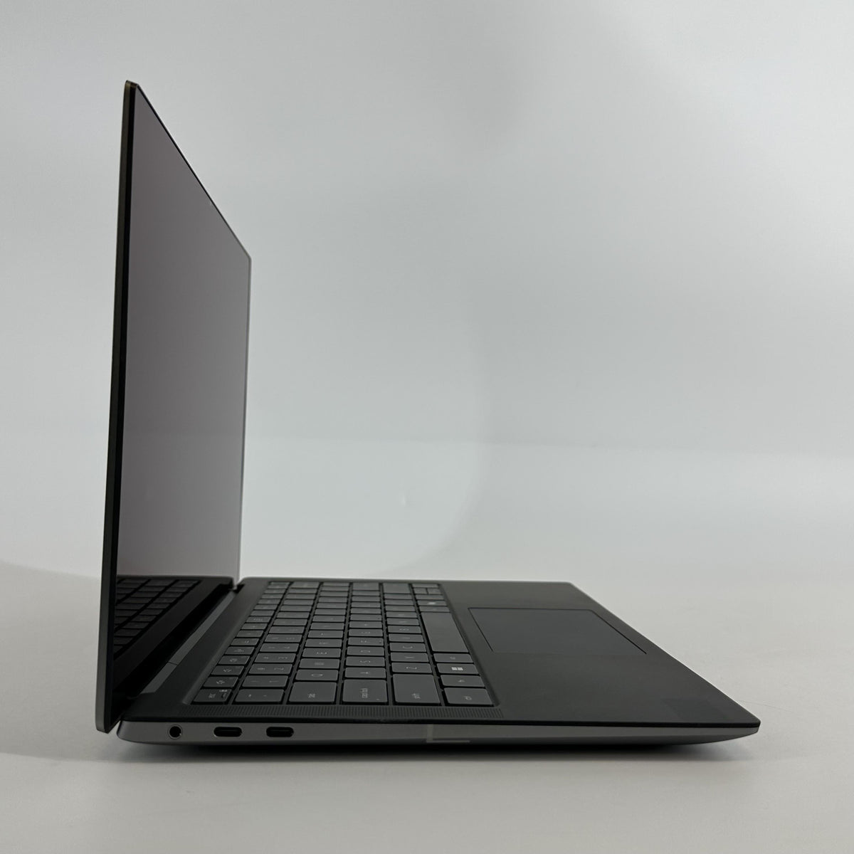 Dell Precision 5490 14 Gray 3.8 GHz Intel Core Ultra 7 32GB RAM 512GB Solid State Drive NVIDIA RTX 1000 Ada 6 GB