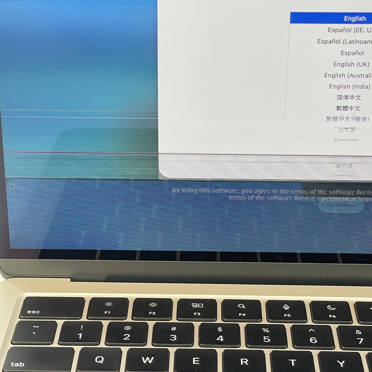 Apple MacBook Air 13 2022 Gold 3.49 GHz M2 8-Core CPU 16GB Unified Memory 256GB Solid State Drive 8-Core GPU