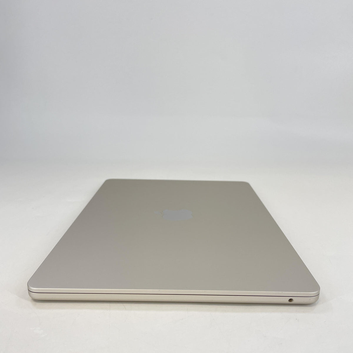 Apple MacBook Air 13 2022 Gold 3.49 GHz M2 8-Core CPU 16GB Unified Memory 256GB Solid State Drive 8-Core GPU