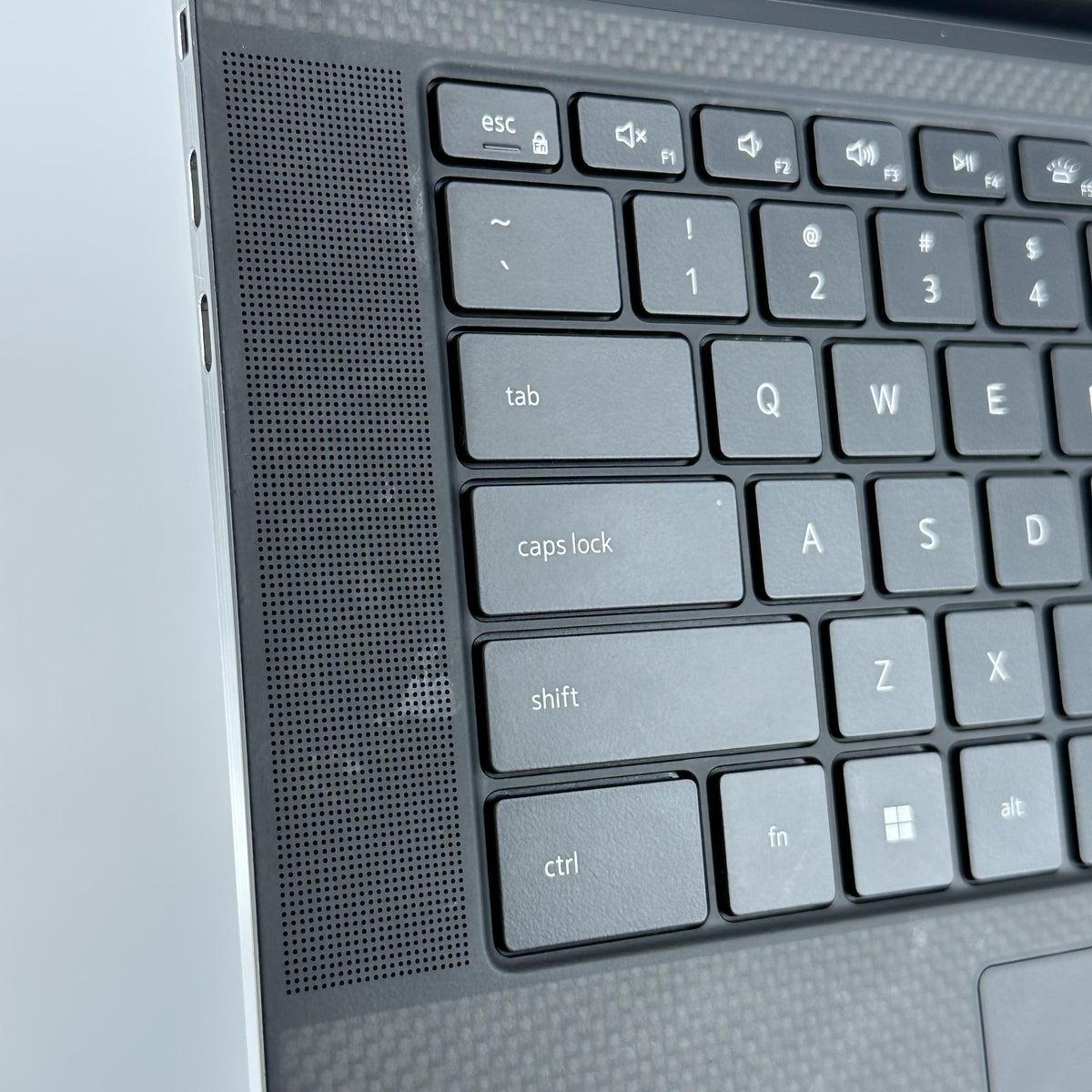Dell XPS 15 9530 Silver 2.6 GHz Intel Core i9 13th Gen. 32GB RAM 1TB Solid State Drive NVIDIA GeForce RTX 4060 8 GB