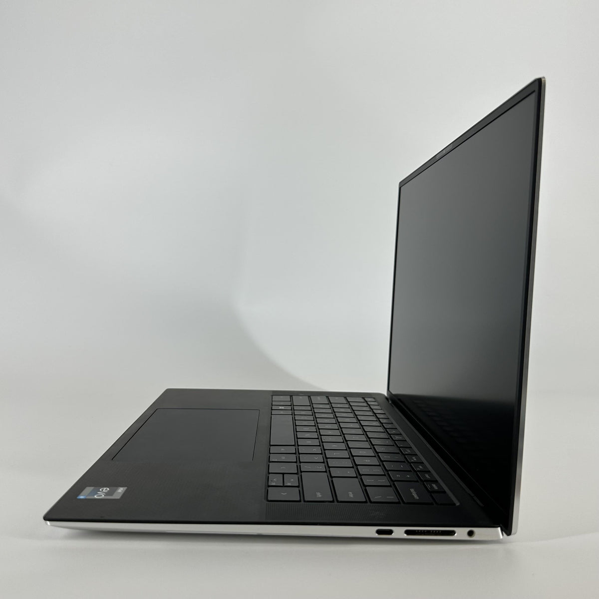 Dell XPS 15 9530 Silver 2.6 GHz Intel Core i9 13th Gen. 32GB RAM 1TB Solid State Drive NVIDIA GeForce RTX 4060 8 GB