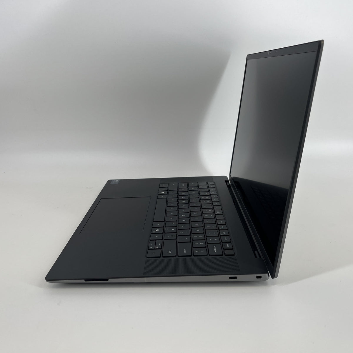 Dell Precision 5690 16 Gray 3.8 GHz Intel Core Ultra 7 32GB RAM 512GB Solid State Drive NVIDIA RTX 1000 Ada 6 GB