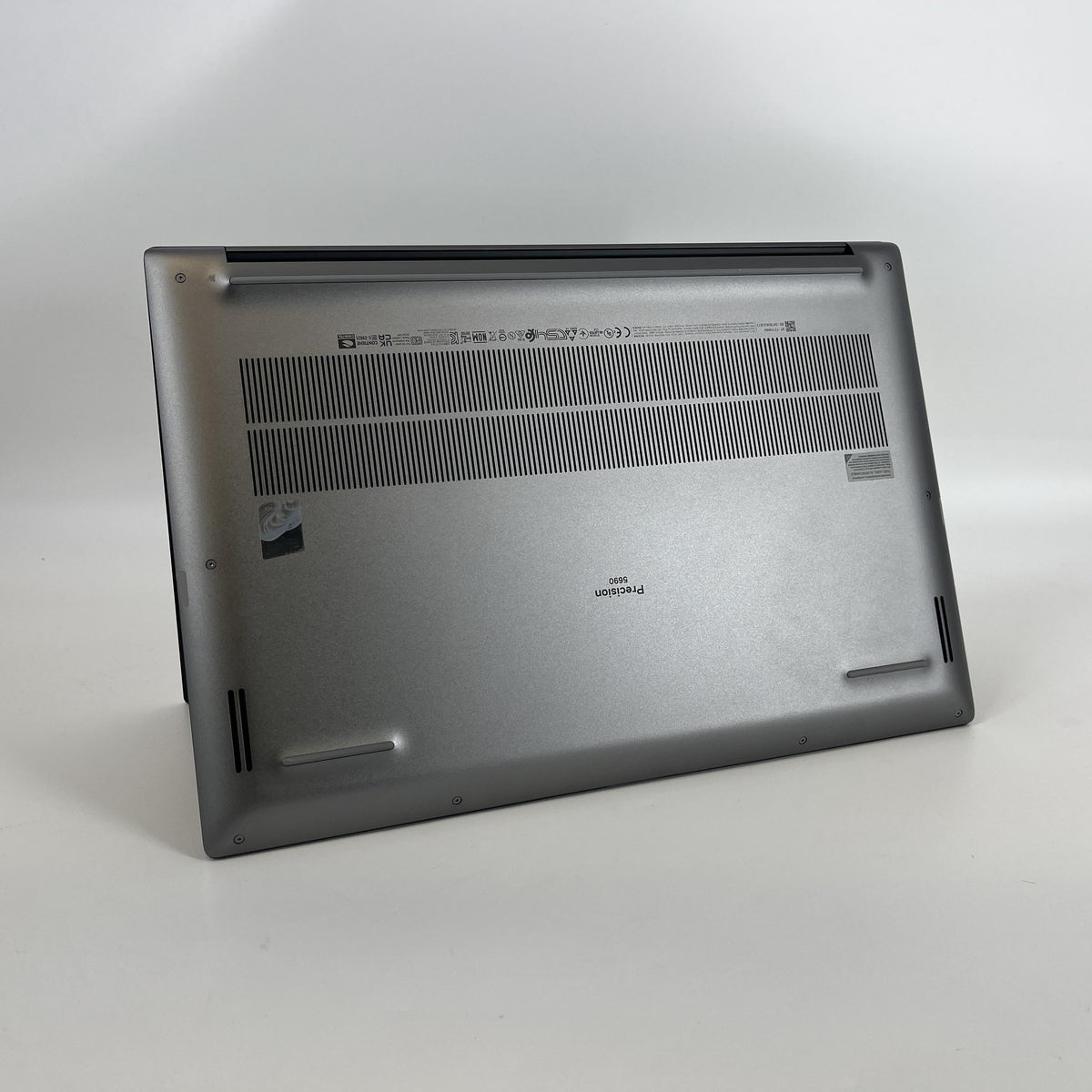 Dell Precision 5690 16 Gray 3.8 GHz Intel Core Ultra 7 32GB RAM 512GB Solid State Drive NVIDIA RTX 1000 Ada 6 GB