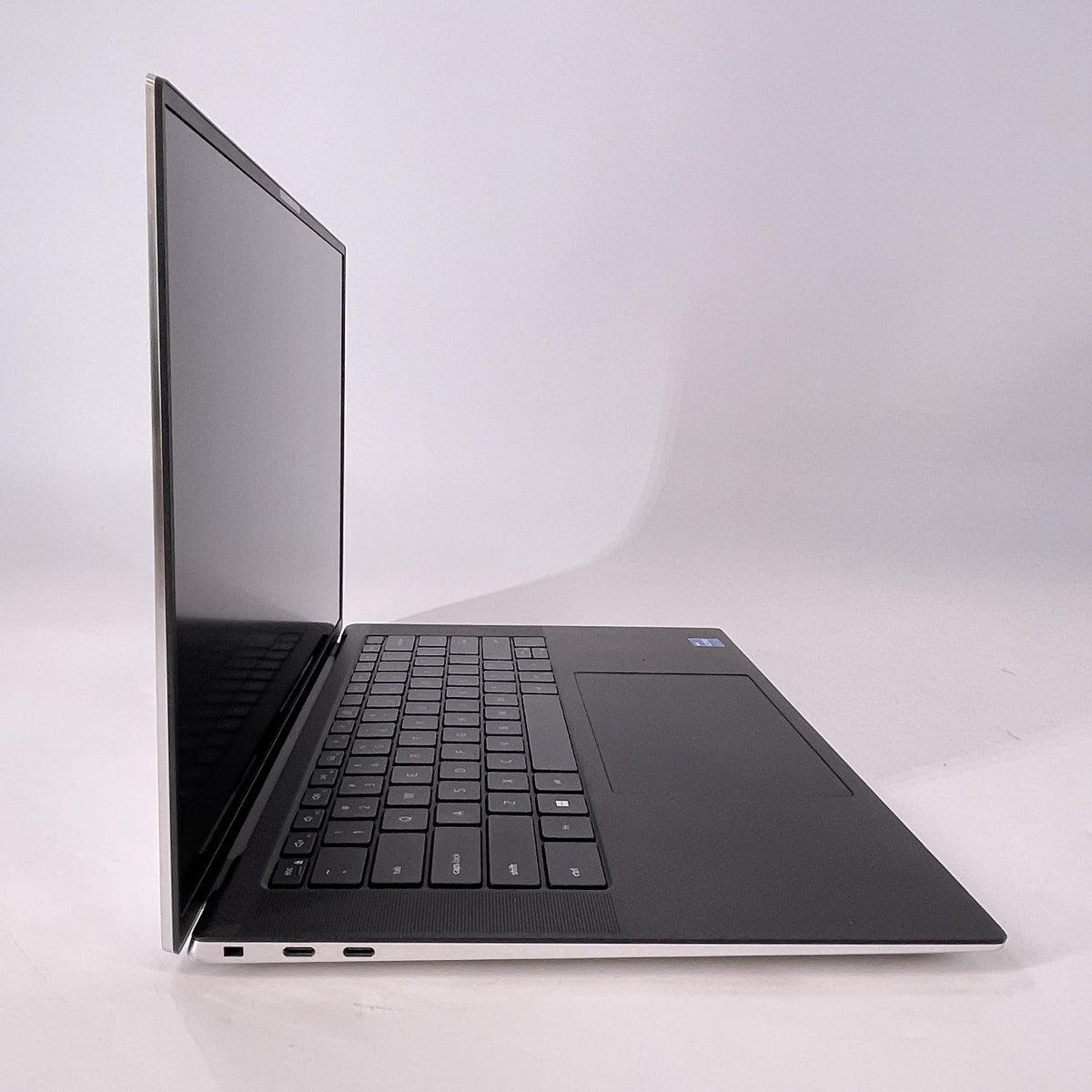 Dell XPS 15 9520 Silver 2.3 GHz Intel Core i7 12th Gen. 16GB RAM 512GB Solid State Drive NVIDIA GeForce RTX 3050 4 GB