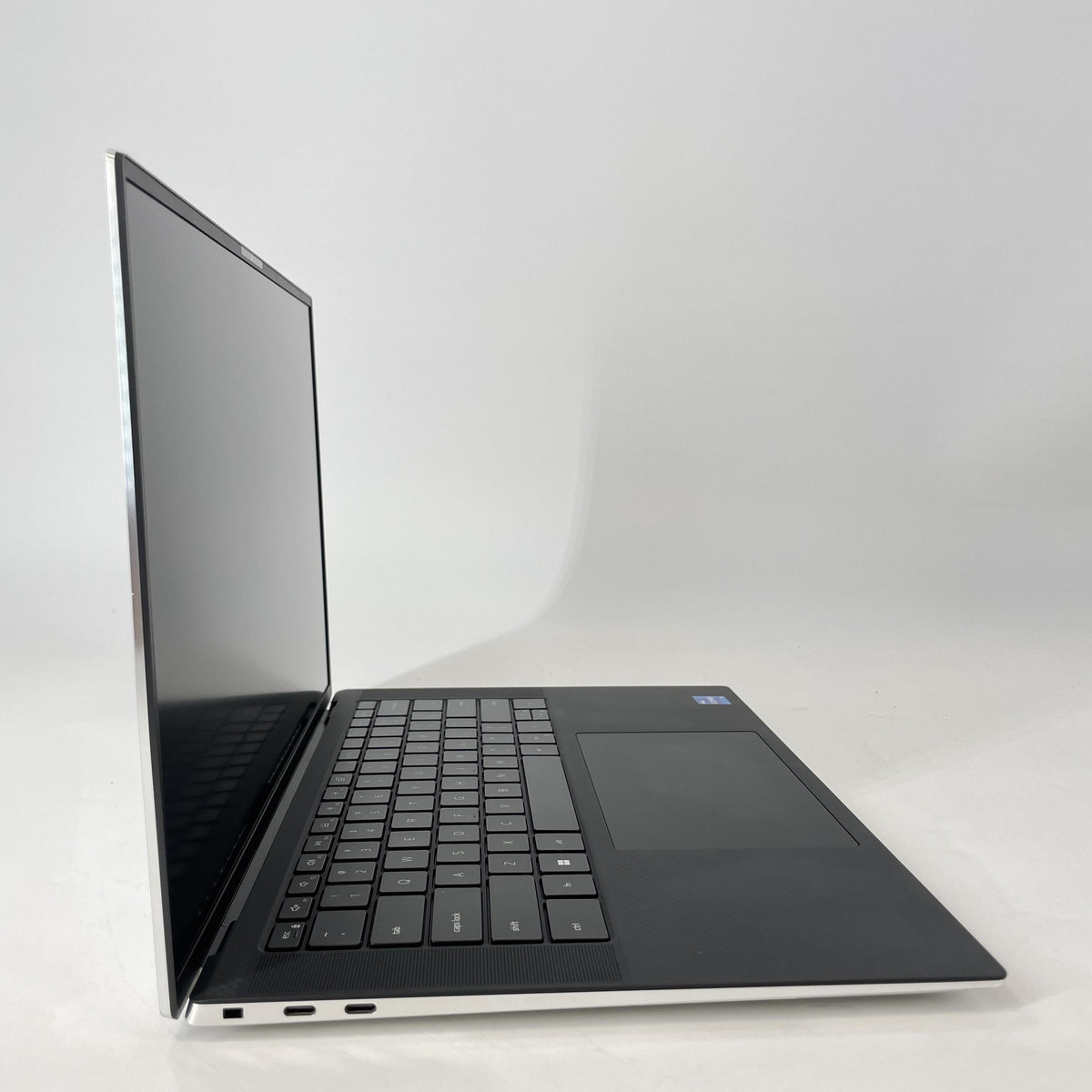 Dell XPS 15 9520 Silver 2.3 GHz Intel Core i7 12th Gen. 16GB RAM 512GB Solid State Drive NVIDIA GeForce RTX 3050 4 GB