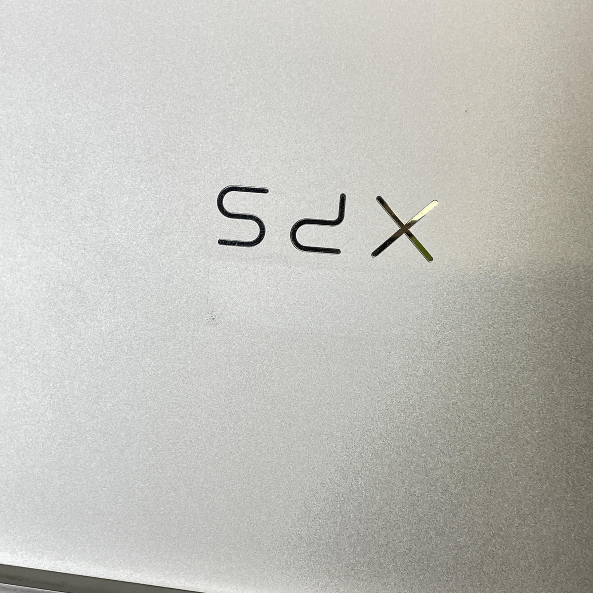 Dell XPS 15 9520 Silver 2.3 GHz Intel Core i7 12th Gen. 16GB RAM 512GB Solid State Drive NVIDIA GeForce RTX 3050 4 GB
