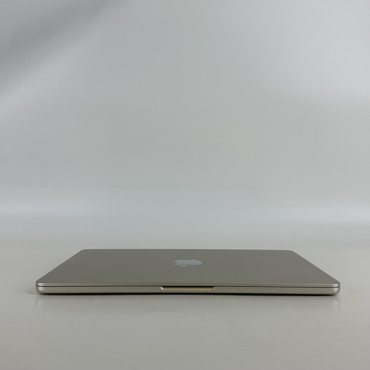 Apple MacBook Air 13 2024 Gold 4.06 GHz M3 8-Core CPU 8GB Unified Memory 256GB Solid State Drive 8-Core GPU