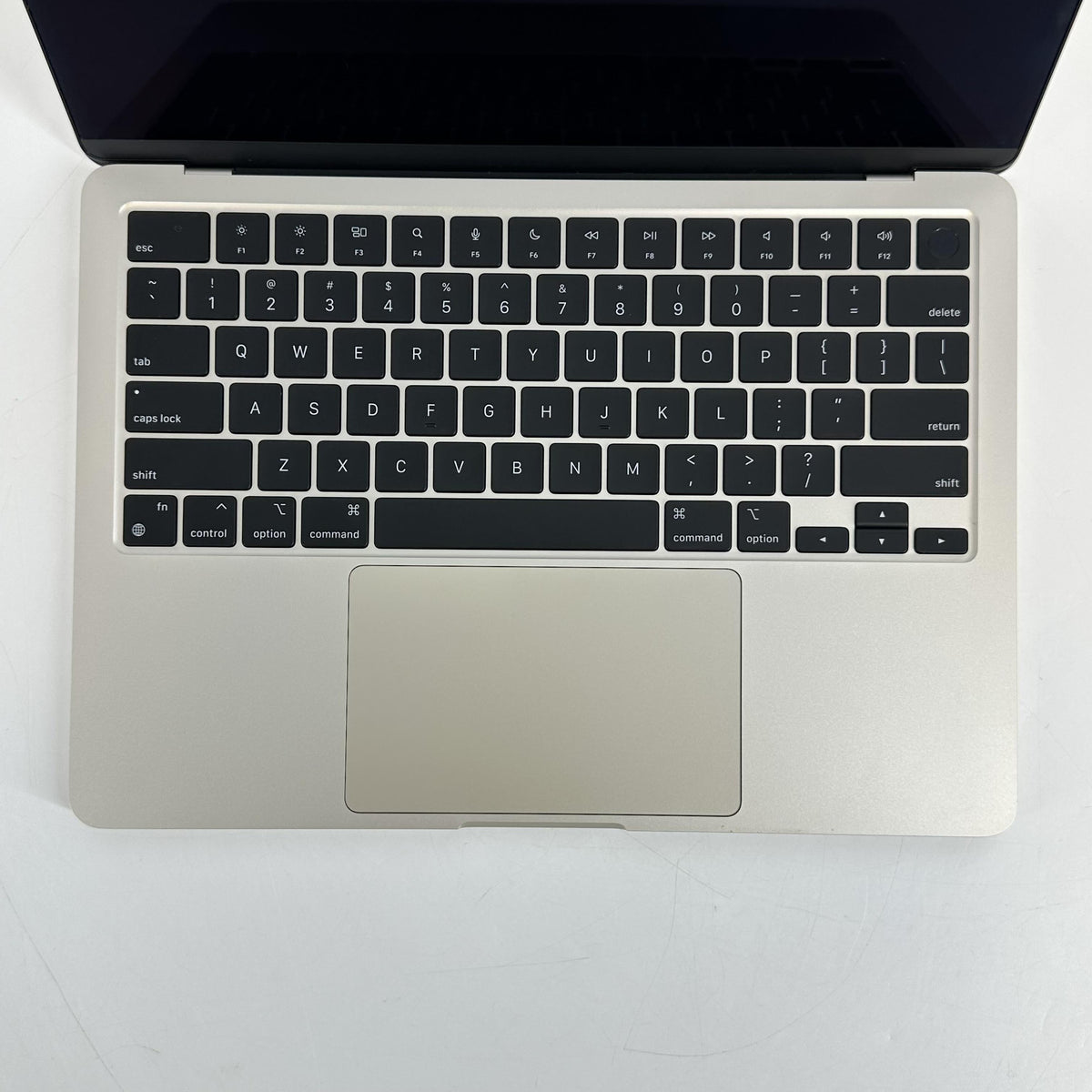 Apple MacBook Air 13 2024 Gold 4.06 GHz M3 8-Core CPU 8GB Unified Memory 256GB Solid State Drive 8-Core GPU