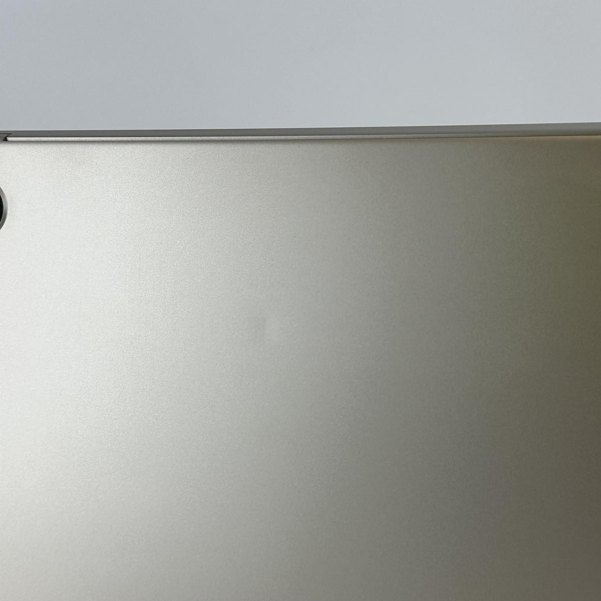 Apple MacBook Air 13 2024 Gold 4.06 GHz M3 8-Core CPU 8GB Unified Memory 256GB Solid State Drive 8-Core GPU