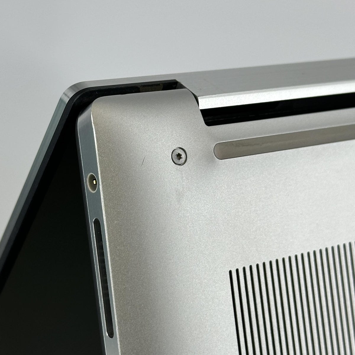 Dell XPS 15 9530 Silver 2.6 GHz Intel Core i9 13th Gen. 64GB RAM 1TB Solid State Drive NVIDIA GeForce RTX 4060 8 GB