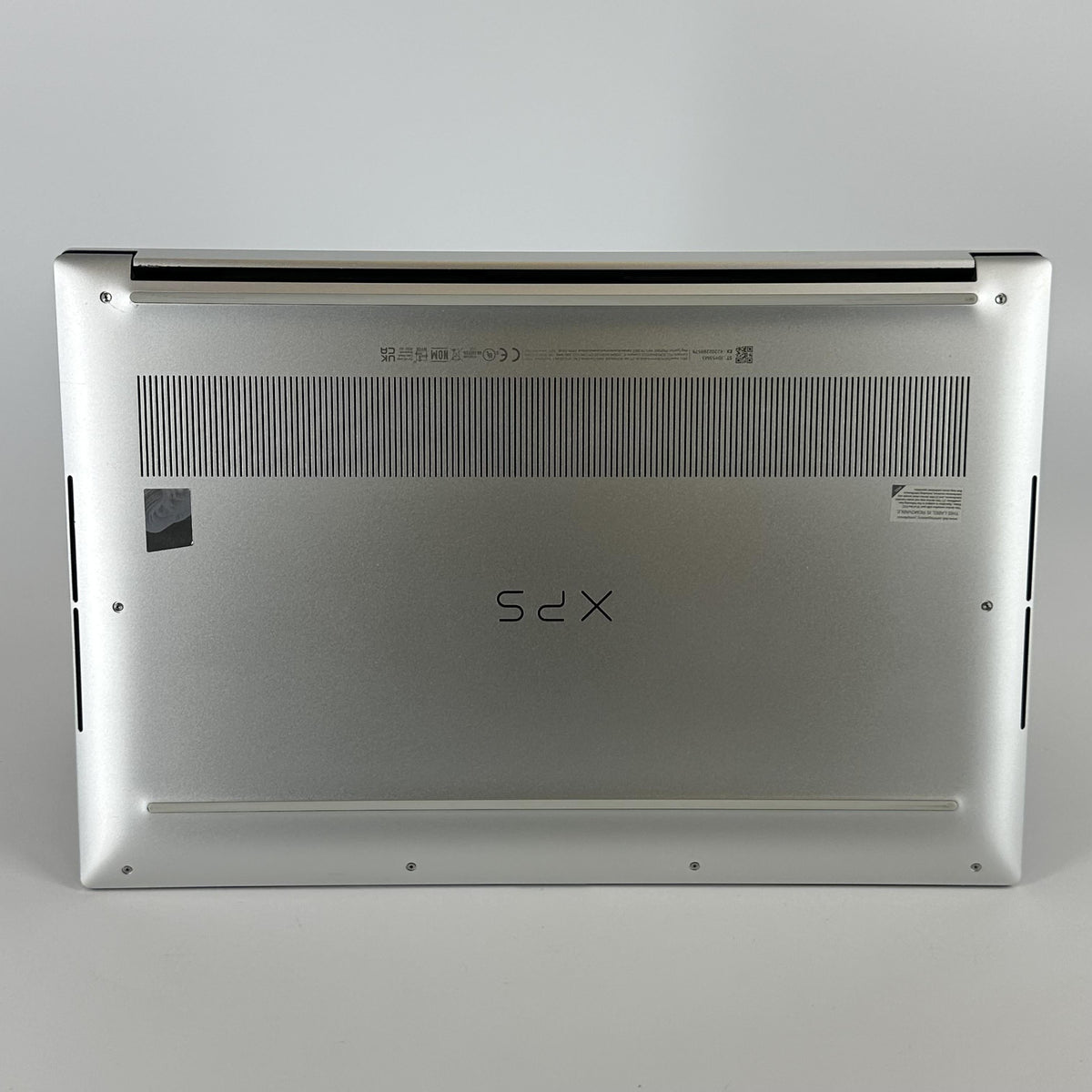 Dell XPS 15 9510 Silver 2.5 GHz Intel Core i9 11th Gen. 64GB RAM 2TB Solid State Drive NVIDIA GeForce RTX 3050 Ti 4 GB