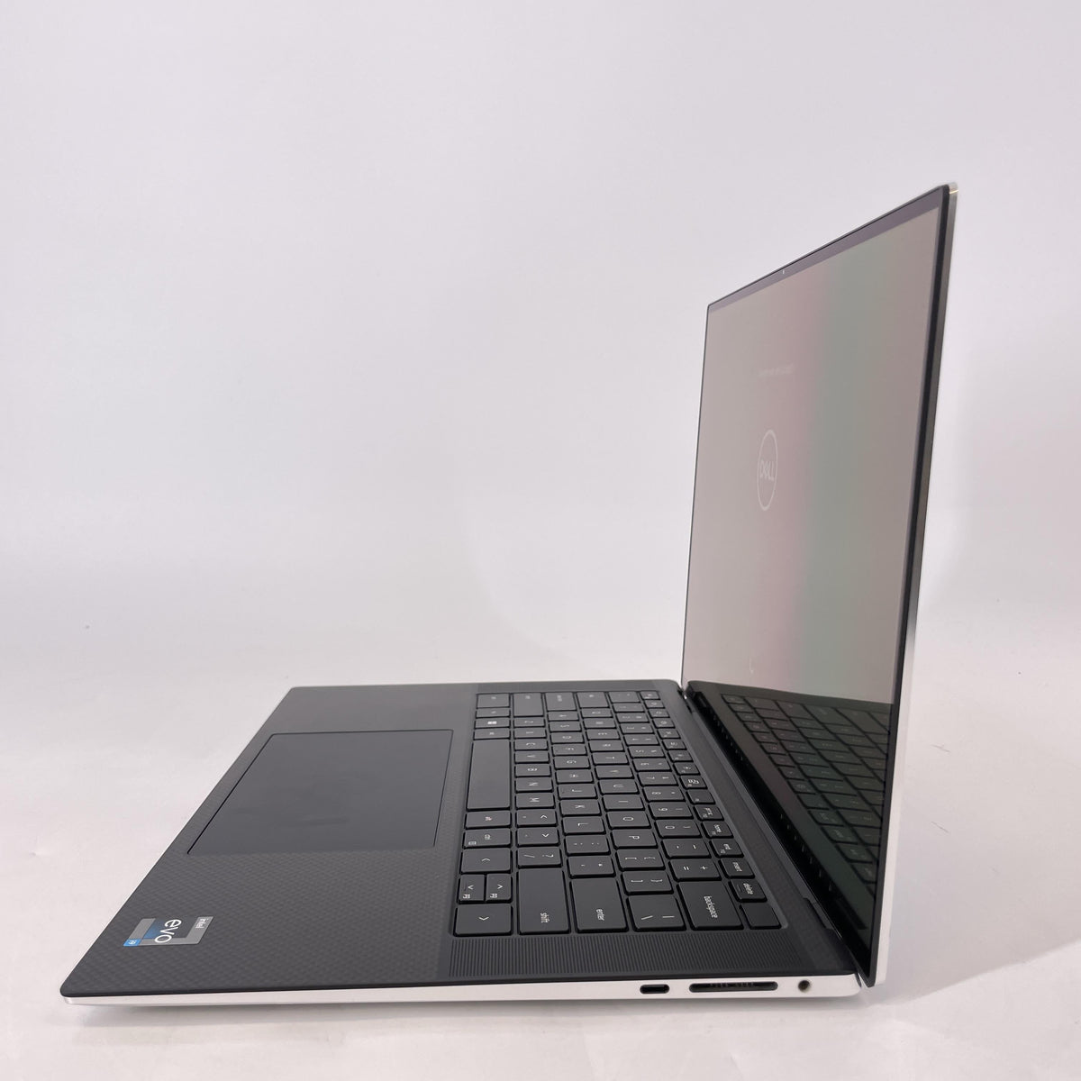 Dell XPS 15 9530 Silver 2.6 GHz Intel Core i9 13th Gen. 32GB RAM 1TB Solid State Drive NVIDIA GeForce RTX 4070 8 GB