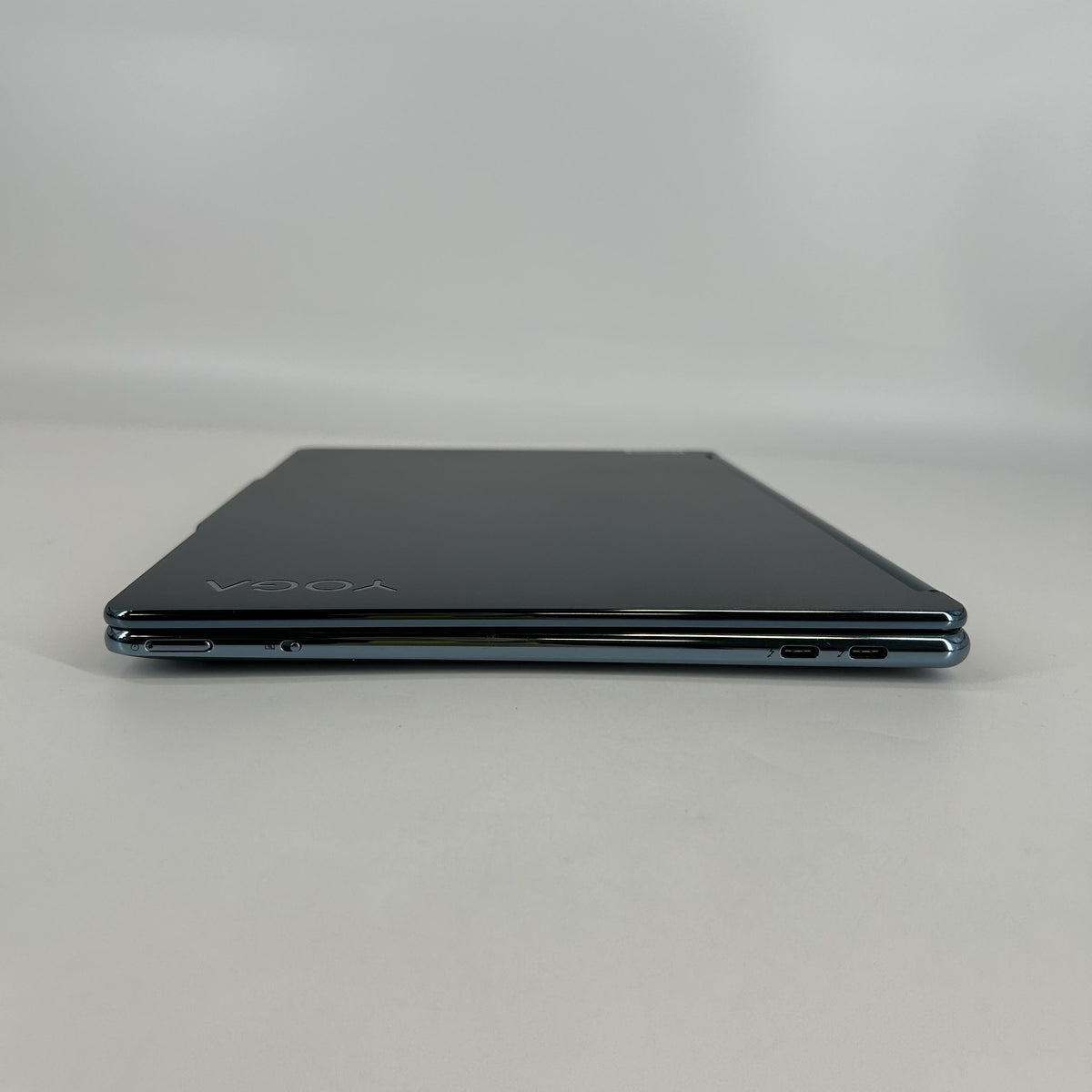 Lenovo Yoga Book 9i 13.3 Blue 1.7 GHz Intel Core Ultra 7 16GB RAM 1TB Solid State Drive
