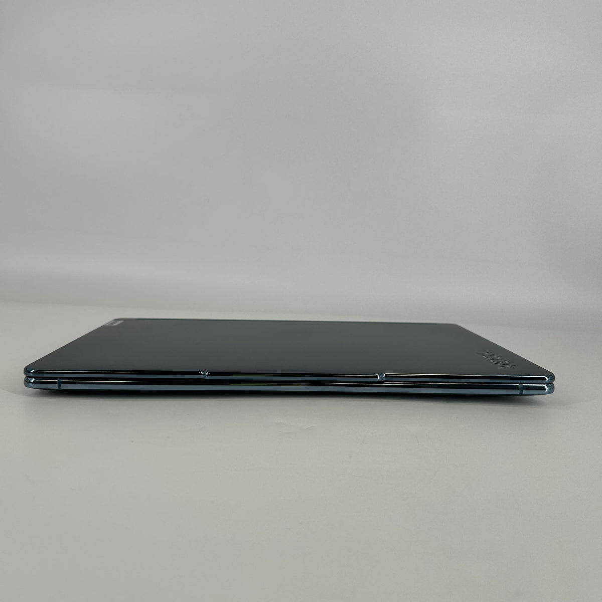 Lenovo Yoga Book 9i 13.3 Blue 1.7 GHz Intel Core Ultra 7 16GB RAM 1TB Solid State Drive