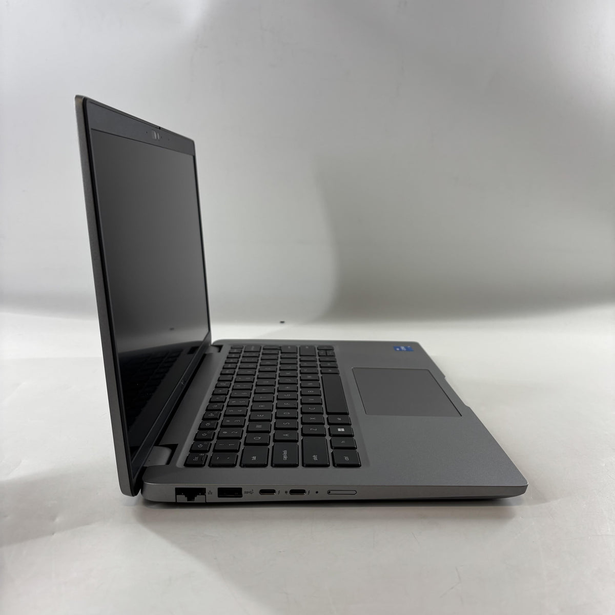 Dell Latitude 5440 14 Gray 1.6 GHz Intel Core i5 13th Gen. 16GB RAM 256GB Solid State Drive