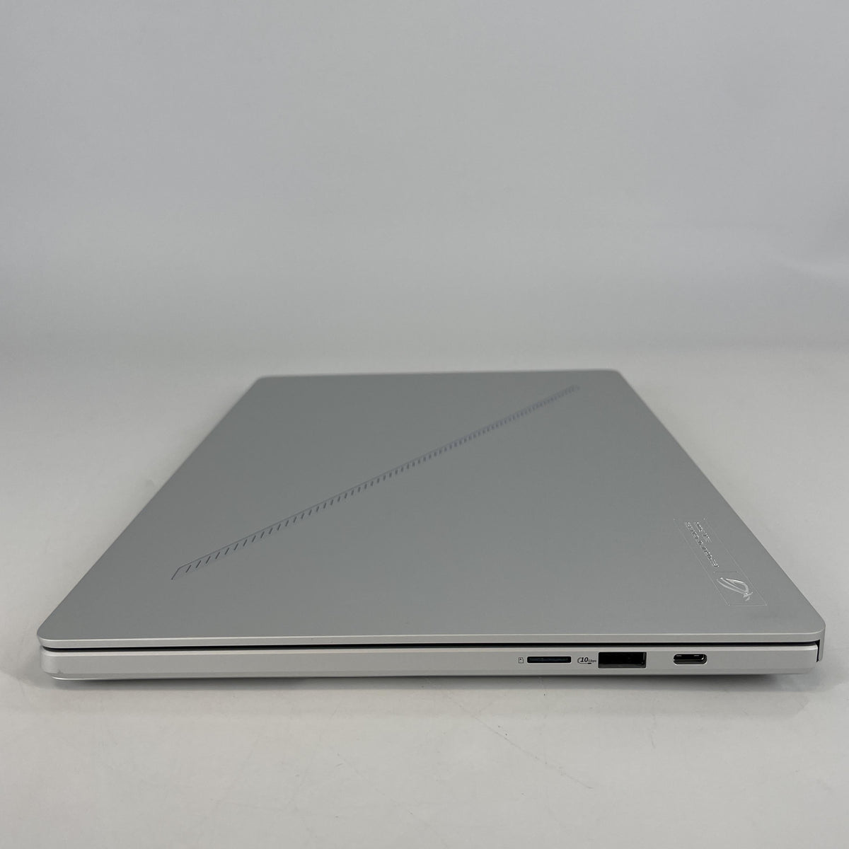 Asus ROG Zephyrus G14 GA403 14 White 2.0 GHz AMD Ryzen AI 9 HX 370 32GB RAM 1TB Solid State Drive NVIDIA GeForce RTX 5070 Ti 12 GB