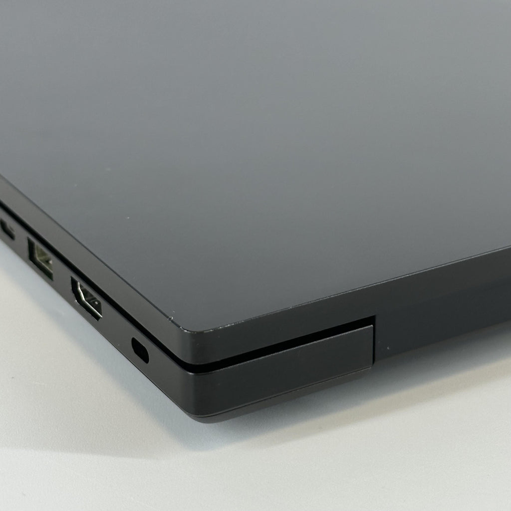 Razer Blade 18 2023 Black 2.2 GHz Intel Core i9 13th Gen. 32GB RAM 1TB Solid State Drive NVIDIA GeForce RTX 4070 8 GB