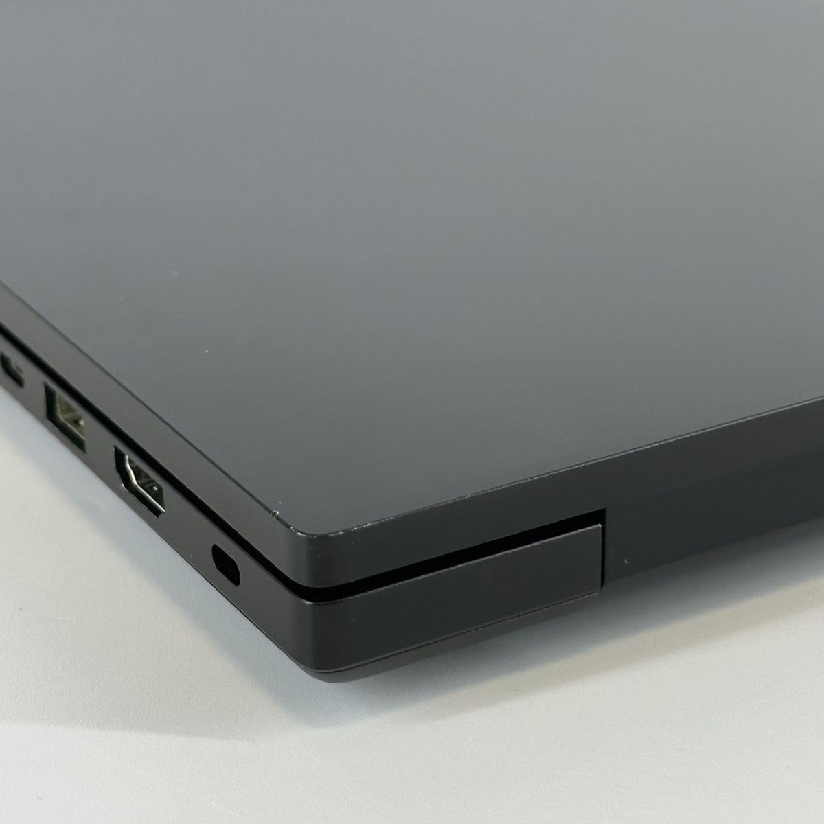 Razer Blade 18 2023 Black 2.2 GHz Intel Core i9 13th Gen. 32GB RAM 1TB Solid State Drive NVIDIA GeForce RTX 4070 8 GB
