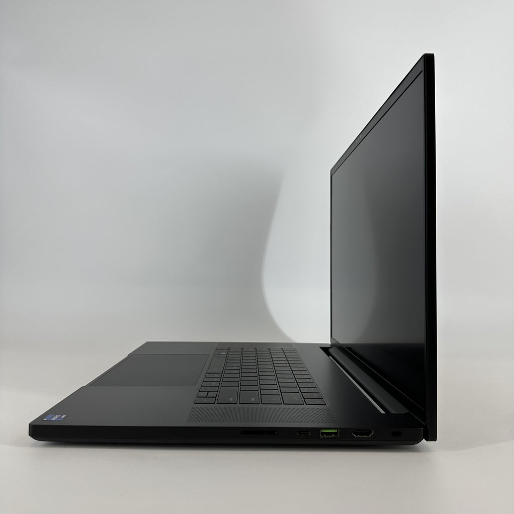 Razer Blade 18 2023 Black 2.2 GHz Intel Core i9 13th Gen. 32GB RAM 1TB Solid State Drive NVIDIA GeForce RTX 4070 8 GB