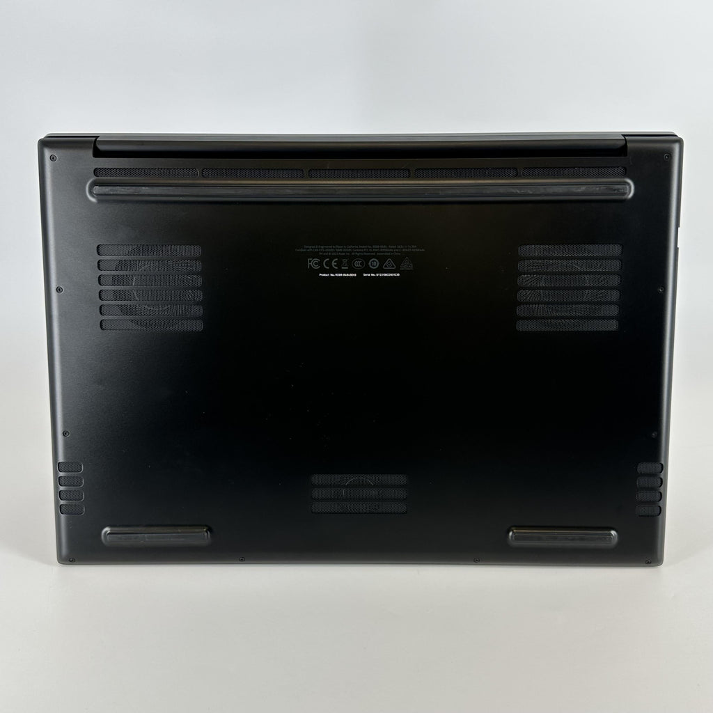 Razer Blade 18 2023 Black 2.2 GHz Intel Core i9 13th Gen. 32GB RAM 1TB Solid State Drive NVIDIA GeForce RTX 4070 8 GB