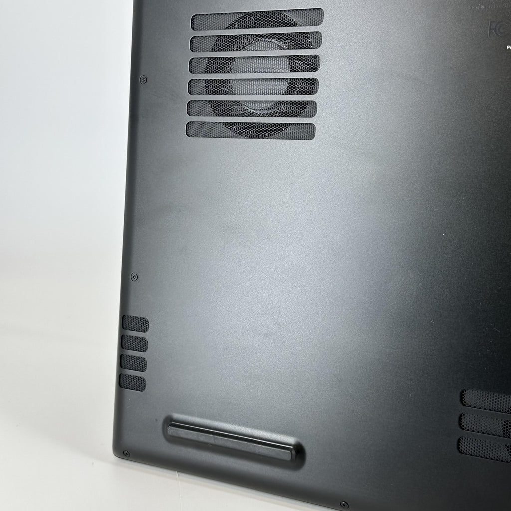 Razer Blade 18 2023 Black 2.2 GHz Intel Core i9 13th Gen. 32GB RAM 1TB Solid State Drive NVIDIA GeForce RTX 4070 8 GB