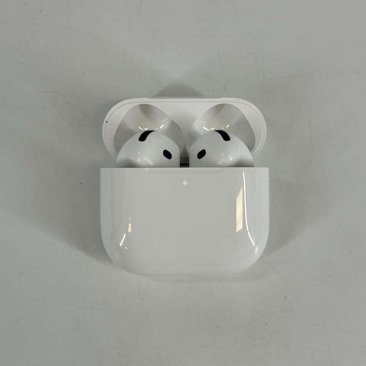 Apple AirPods (4th Gen.) with Active Noise Cancellation USB-C White
