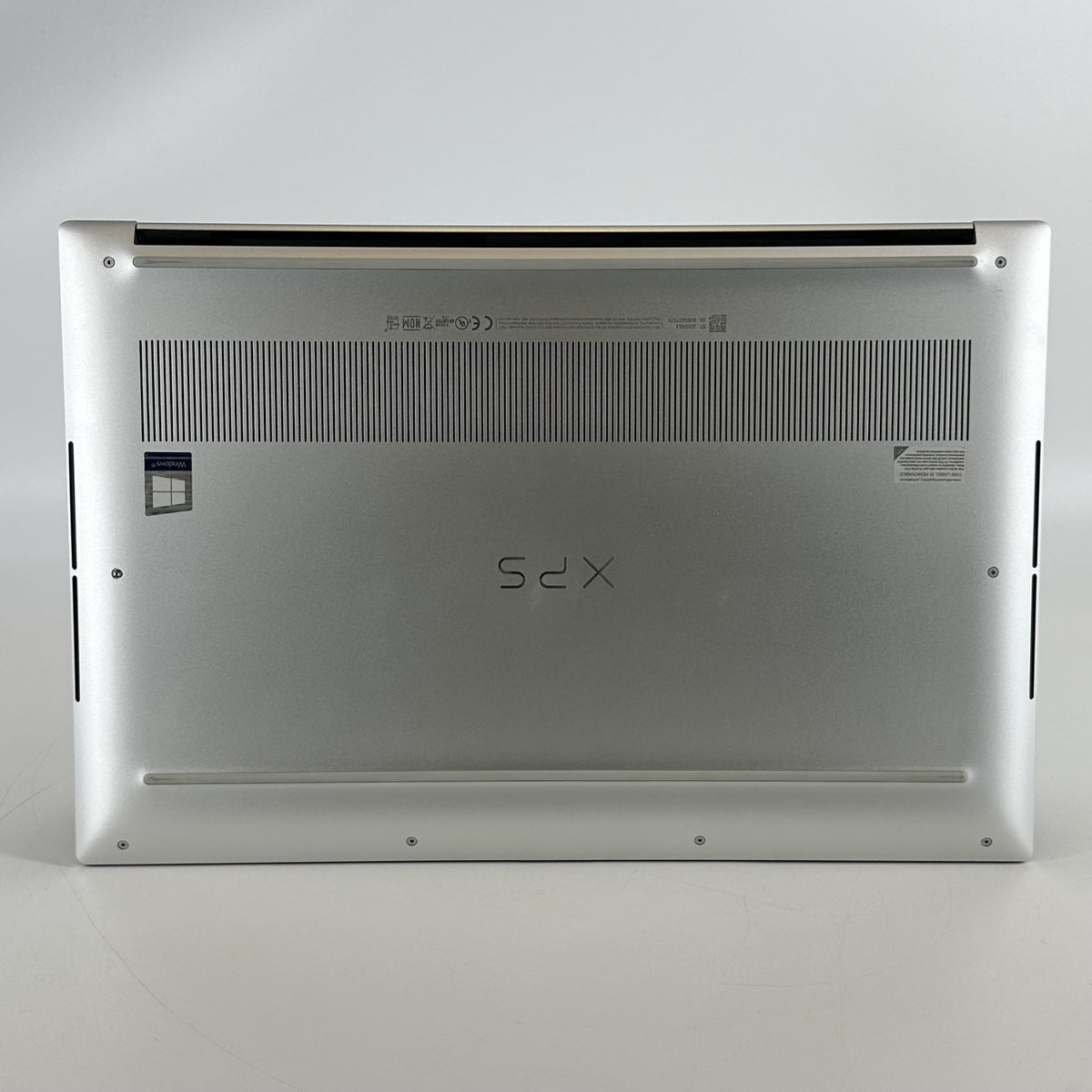 Dell XPS 15 9500 Silver 2.6 GHz Intel Core i7 10th Gen. 32GB RAM 1TB Solid State Drive NVIDIA GeForce GTX 1650 Ti 4 GB