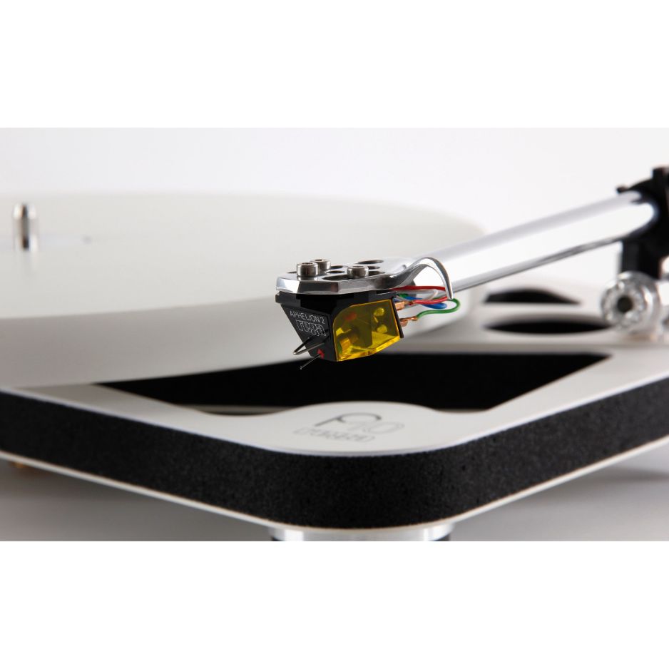 Rega Planar 10 Turntable