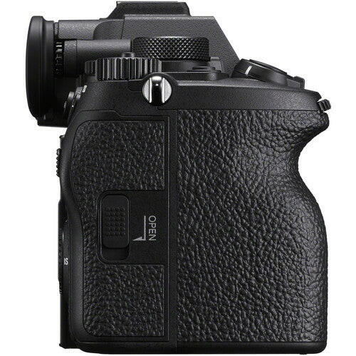 Sony a7R V Mirrorless Camera w/ FE 70-200mm f/2.8 GM OSS II Lens
