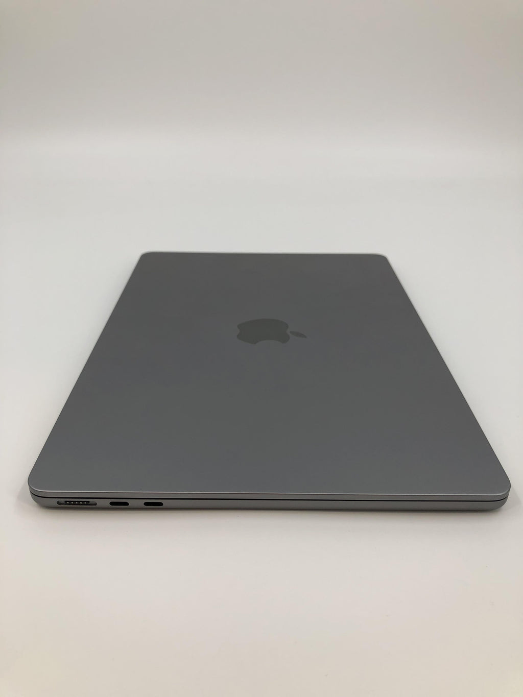 MacBook Air 13 2022 M2 8-Core CPU 8-Core GPU 16GB 256GB Space Gray Excellent