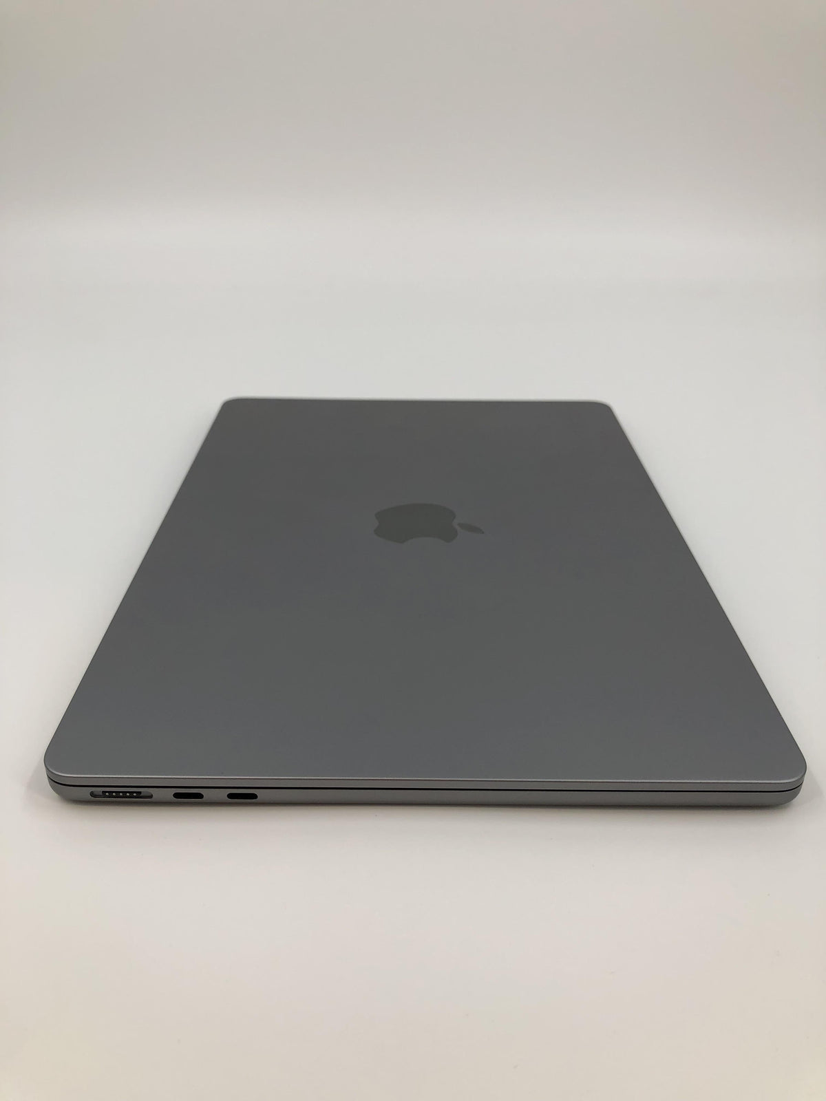 MacBook Air 13 2022 M2 8-Core CPU 8-Core GPU 16GB 256GB Space Gray Excellent