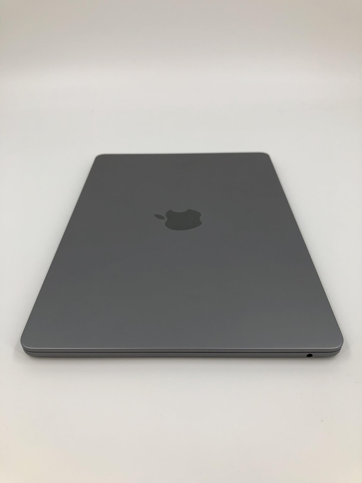 MacBook Air 13 2022 M2 8-Core CPU 8-Core GPU 16GB 256GB Space Gray Excellent