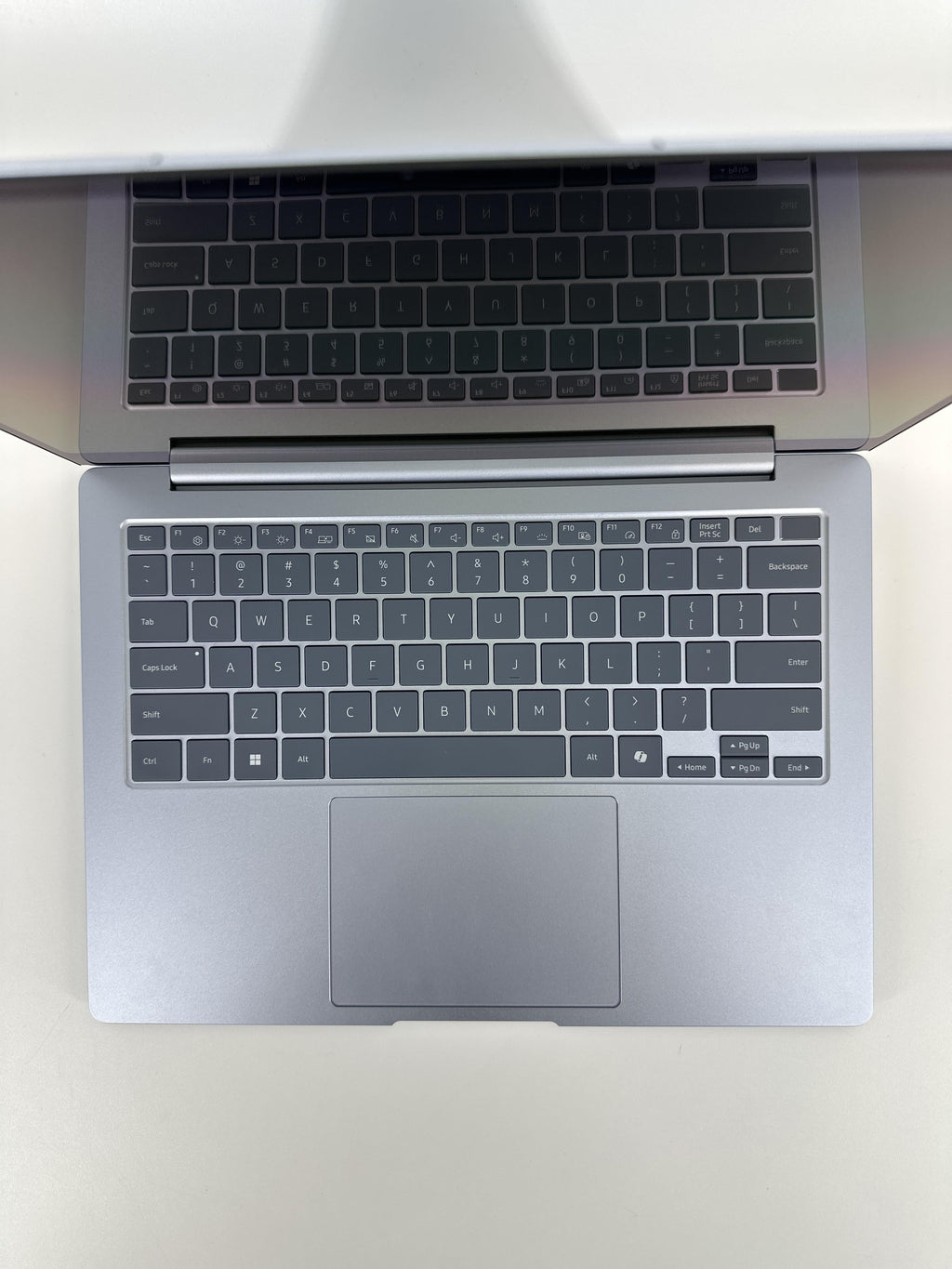 Samsung Galaxy Book4  Edge 14 Silver 3.4 GHz Qualcomm Snapdragon X Elite 16GB RAM 512GB Embedded UniversalFlashStorage