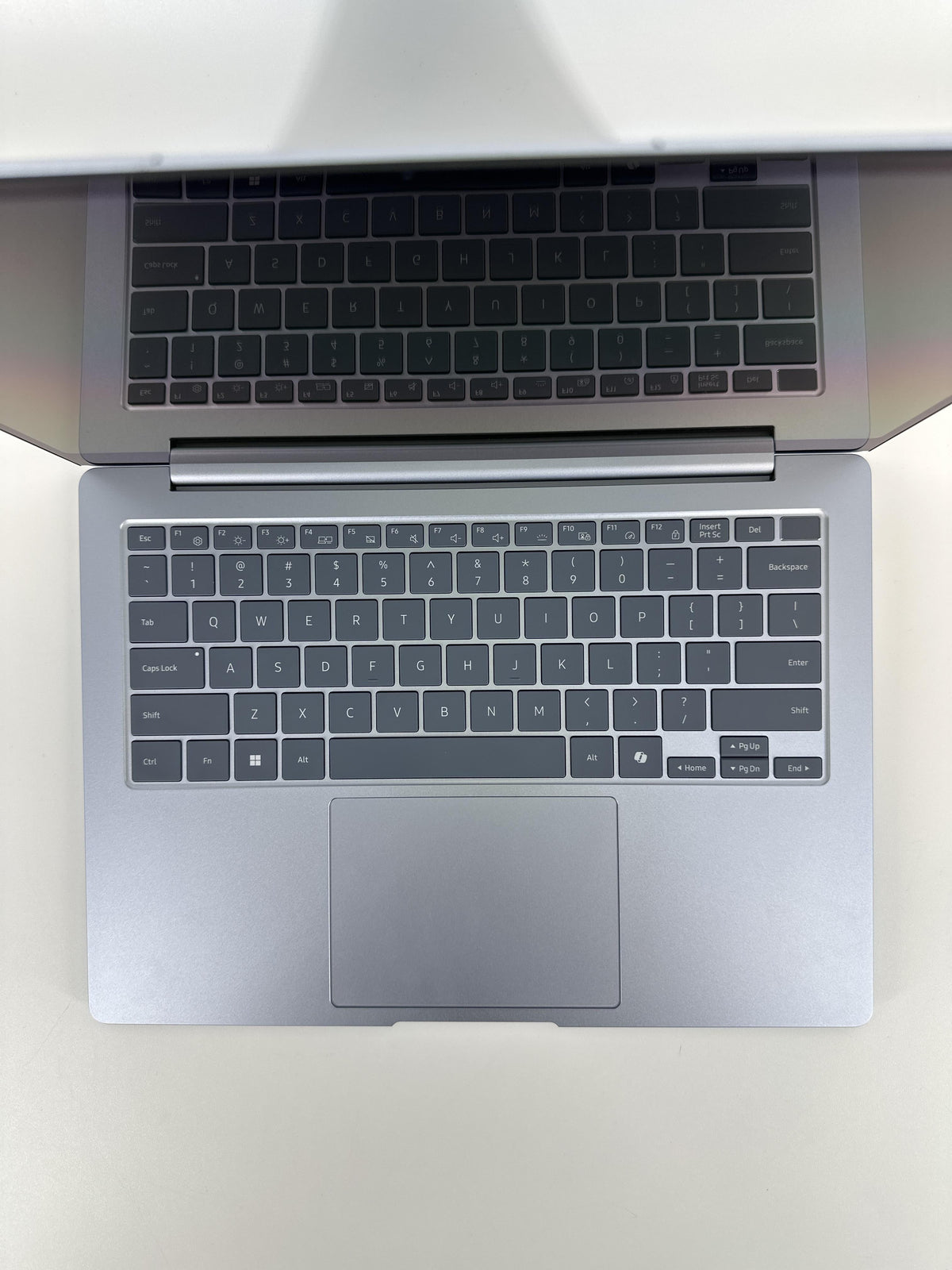 Samsung Galaxy Book4  Edge 14 Silver 3.4 GHz Qualcomm Snapdragon X Elite 16GB RAM 512GB Embedded UniversalFlashStorage